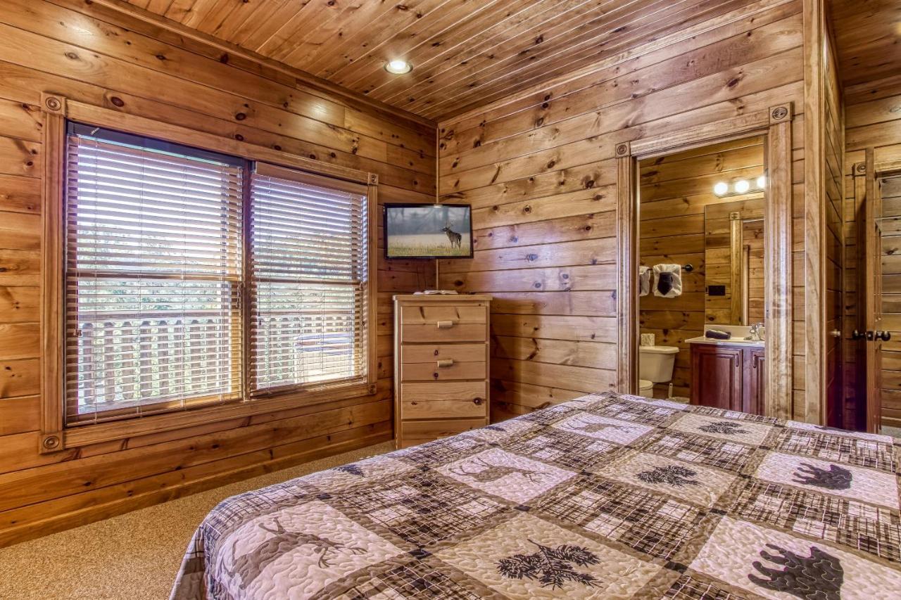 Lazy Bear Lodge, Hot Tub, Resort Pool, Wifi, 1089 Free Tickets Each Paid Day, Dollywood And More Gatlinburg Luaran gambar