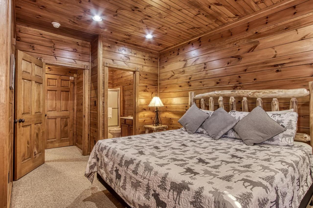 Lazy Bear Lodge, Hot Tub, Resort Pool, Wifi, 1089 Free Tickets Each Paid Day, Dollywood And More Gatlinburg Luaran gambar
