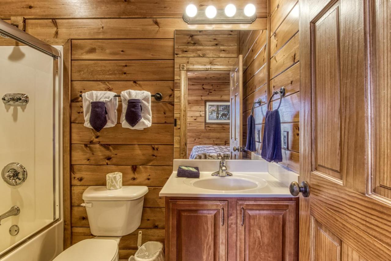 Lazy Bear Lodge, Hot Tub, Resort Pool, Wifi, 1089 Free Tickets Each Paid Day, Dollywood And More Gatlinburg Luaran gambar