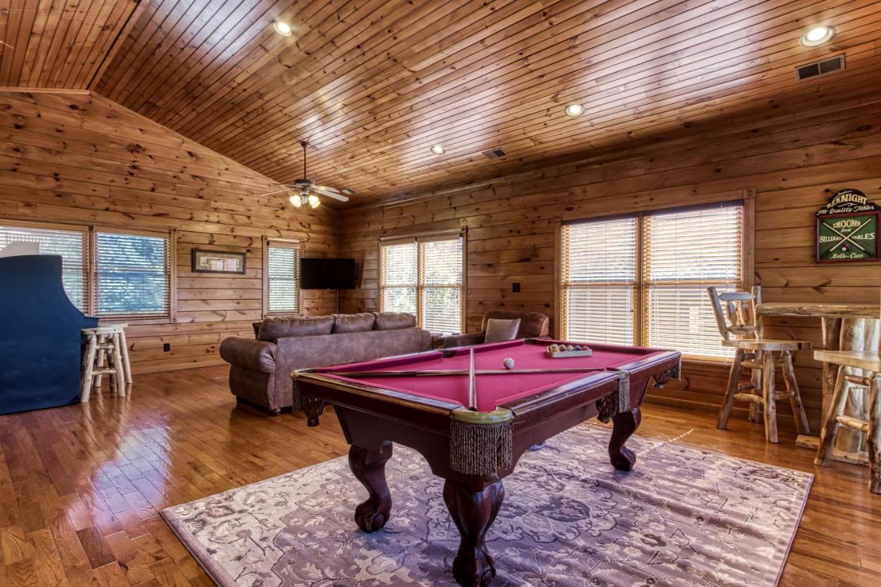 Lazy Bear Lodge, Hot Tub, Resort Pool, Wifi, 1089 Free Tickets Each Paid Day, Dollywood And More Gatlinburg Luaran gambar