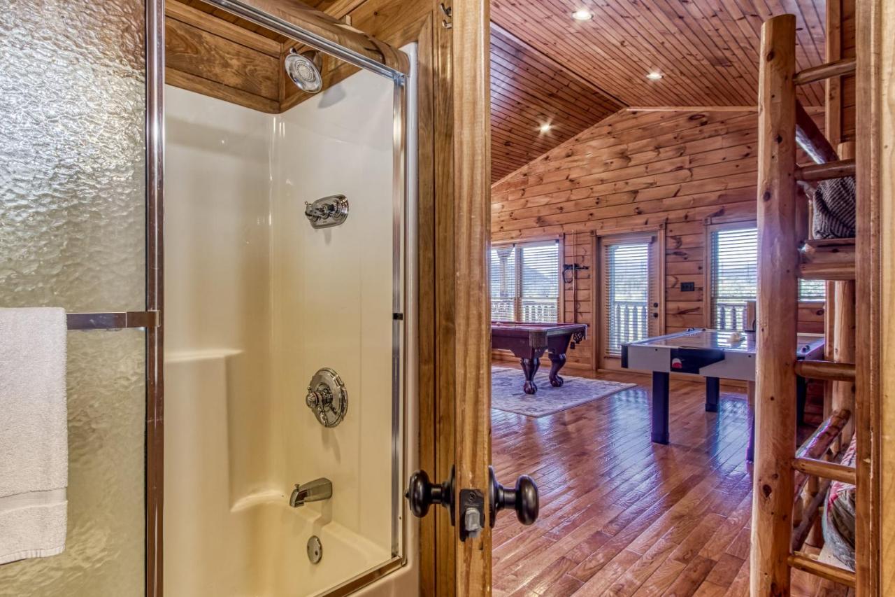 Lazy Bear Lodge, Hot Tub, Resort Pool, Wifi, 1089 Free Tickets Each Paid Day, Dollywood And More Gatlinburg Luaran gambar