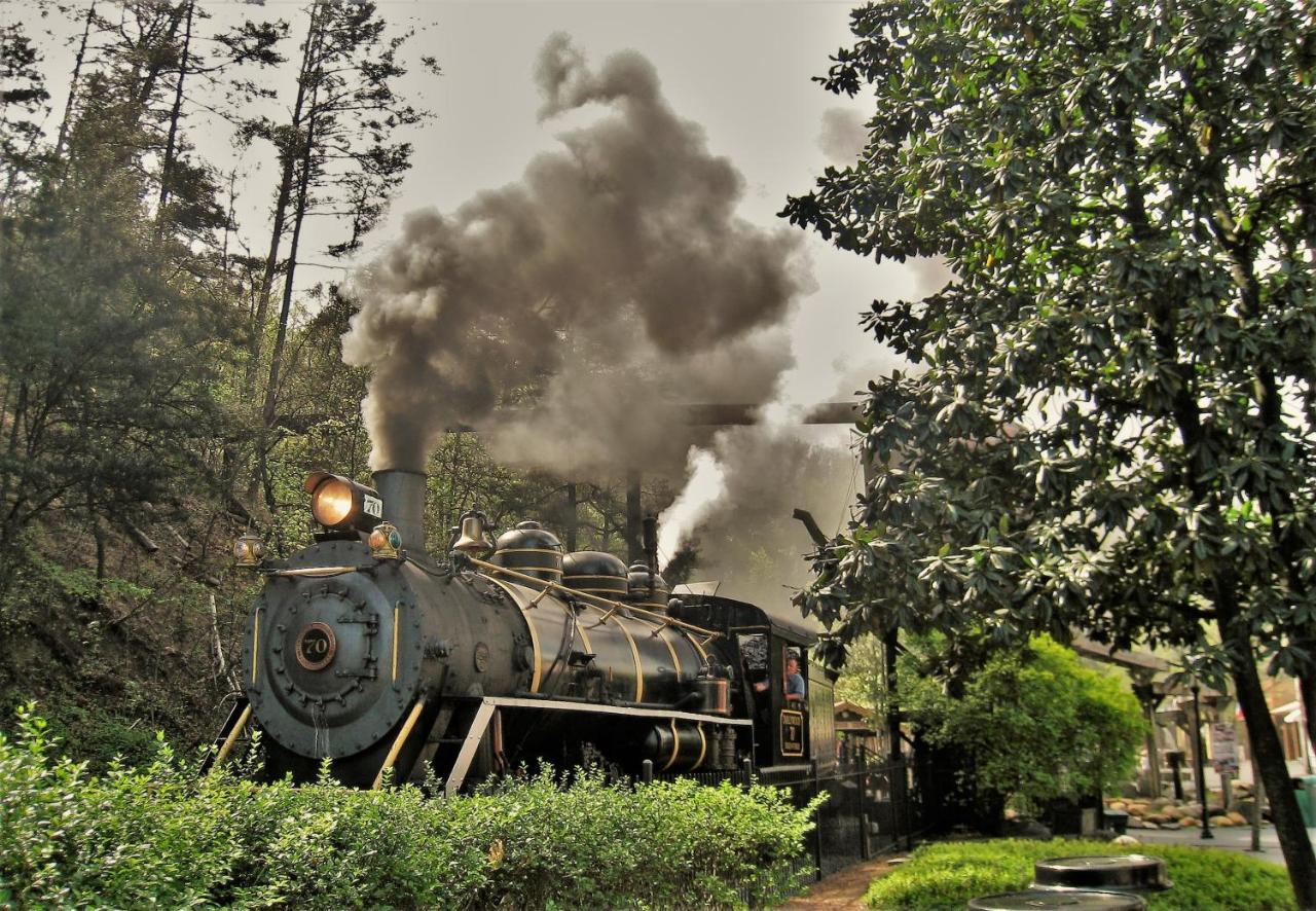 Lazy Bear Lodge, Hot Tub, Resort Pool, Wifi, 1089 Free Tickets Each Paid Day, Dollywood And More Gatlinburg Luaran gambar