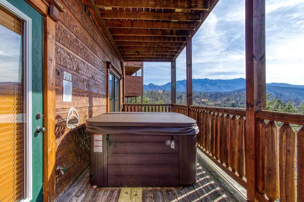 Lazy Bear Lodge, Hot Tub, Resort Pool, Wifi, 1089 Free Tickets Each Paid Day, Dollywood And More Gatlinburg Luaran gambar