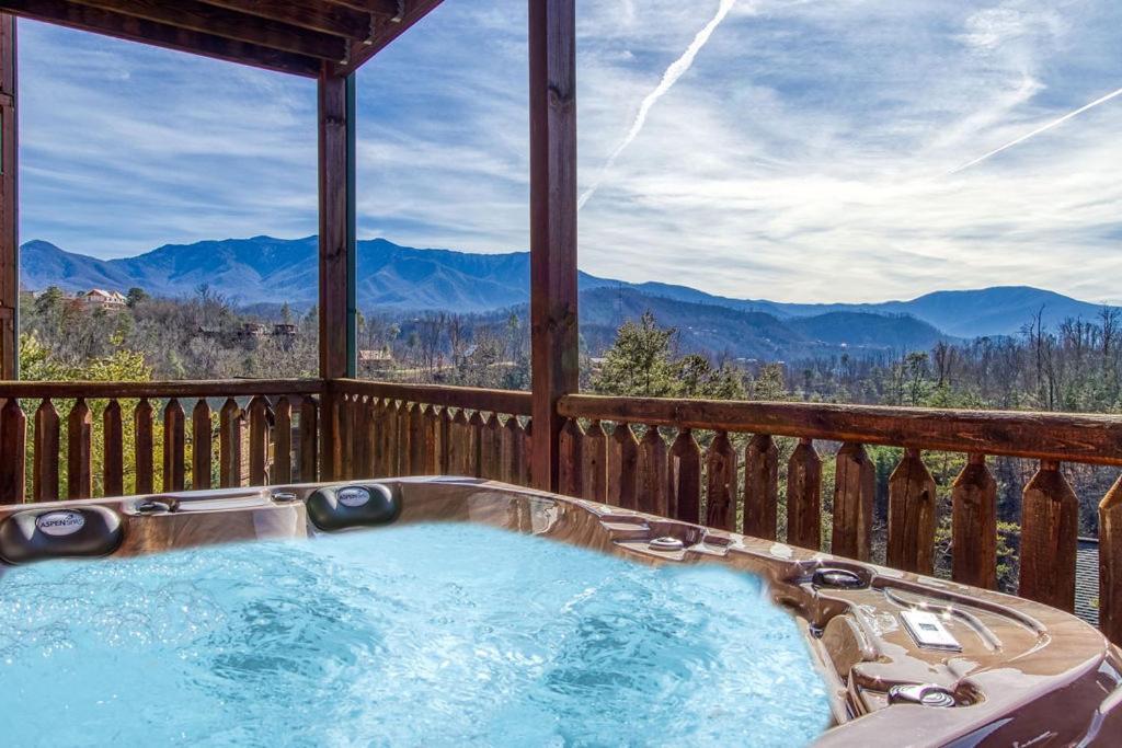 Lazy Bear Lodge, Hot Tub, Resort Pool, Wifi, 1089 Free Tickets Each Paid Day, Dollywood And More Gatlinburg Luaran gambar
