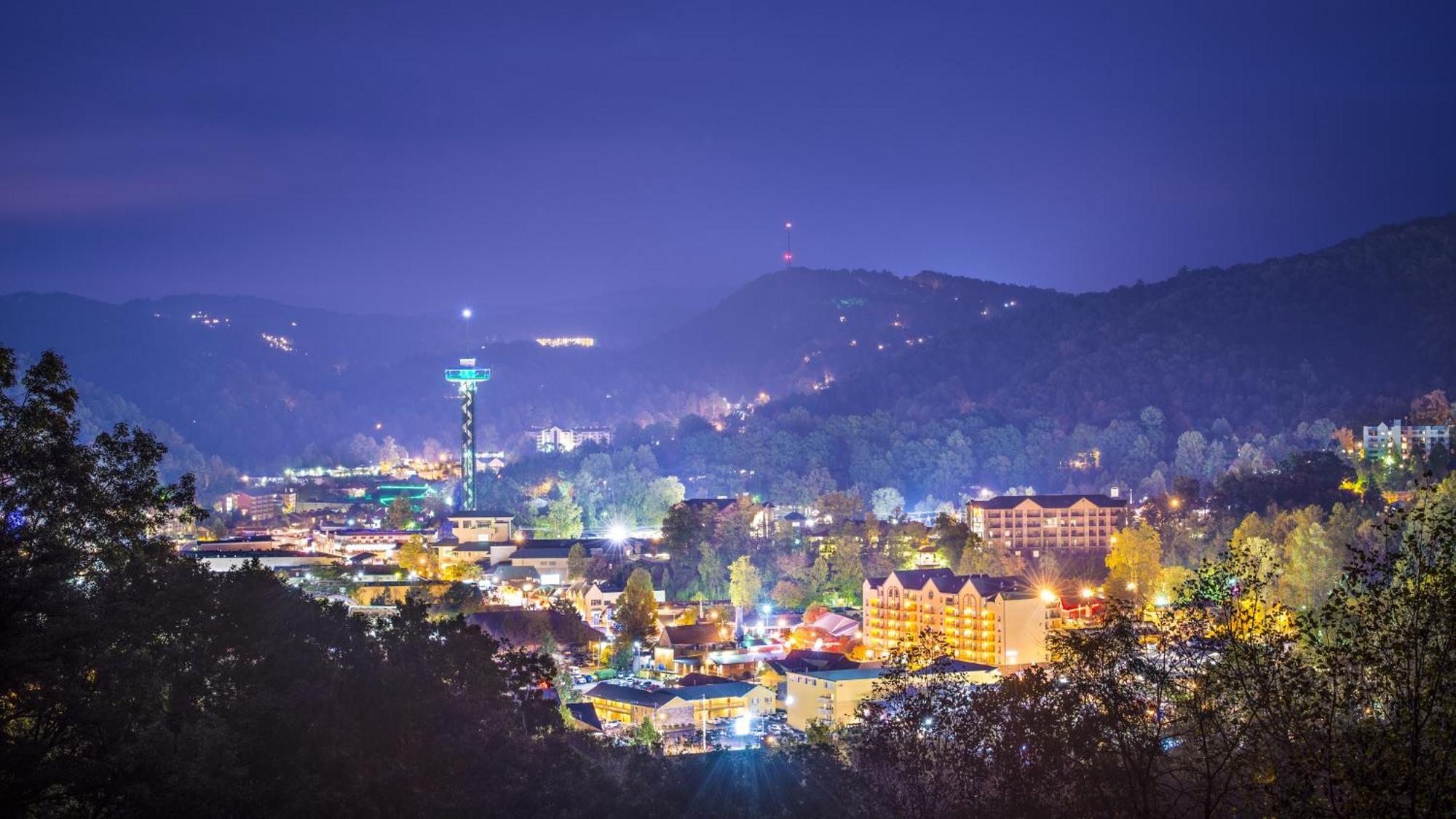 Lazy Bear Lodge, Hot Tub, Resort Pool, Wifi, 1089 Free Tickets Each Paid Day, Dollywood And More Gatlinburg Luaran gambar